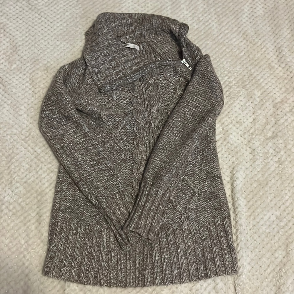 Old Navy women’s sweater. Brown size XS